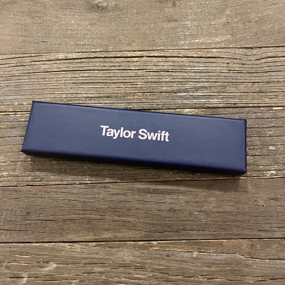 Bejeweled Bracelet from Taylor Swift Eras Tour. Official midnights merch. NIB ✨ - Picture 2 of 3